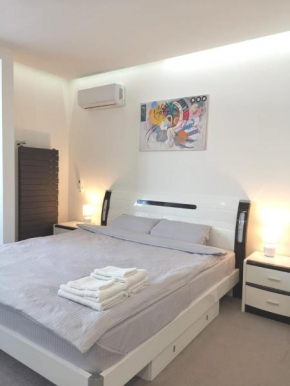 Stylish Riverside Apartments in Riviera Complex